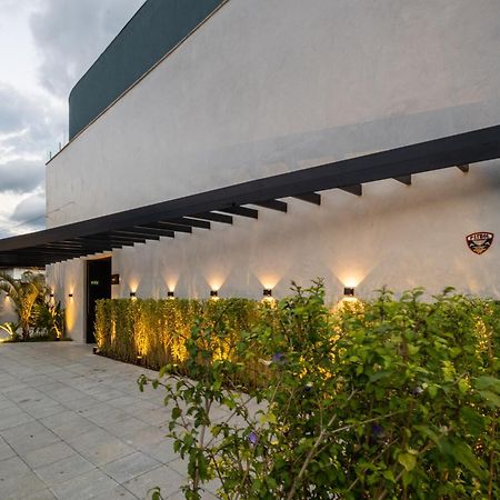 Duke Beach Hotel Маресиас Екстериор снимка