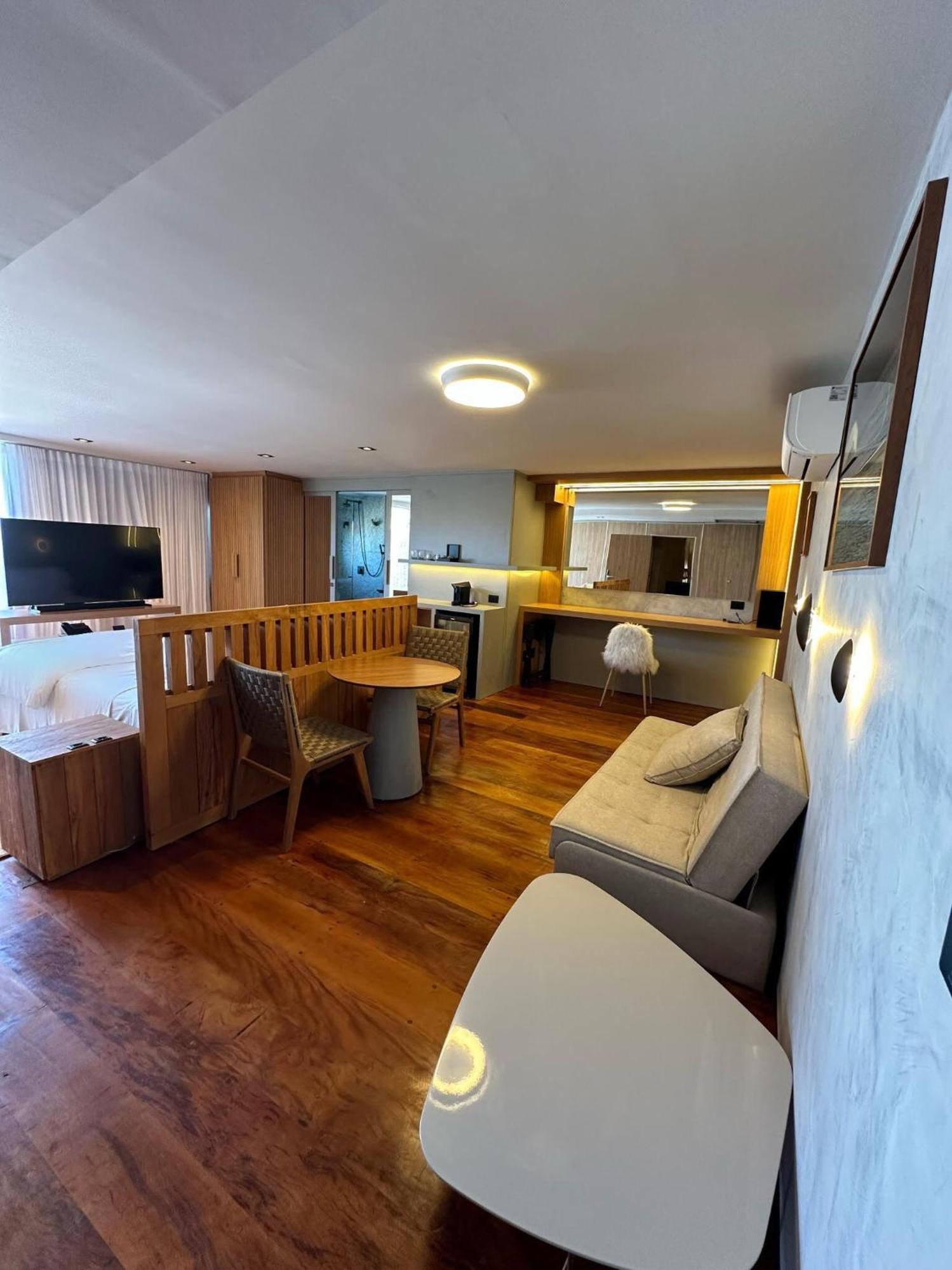 Duke Beach Hotel Маресиас Екстериор снимка