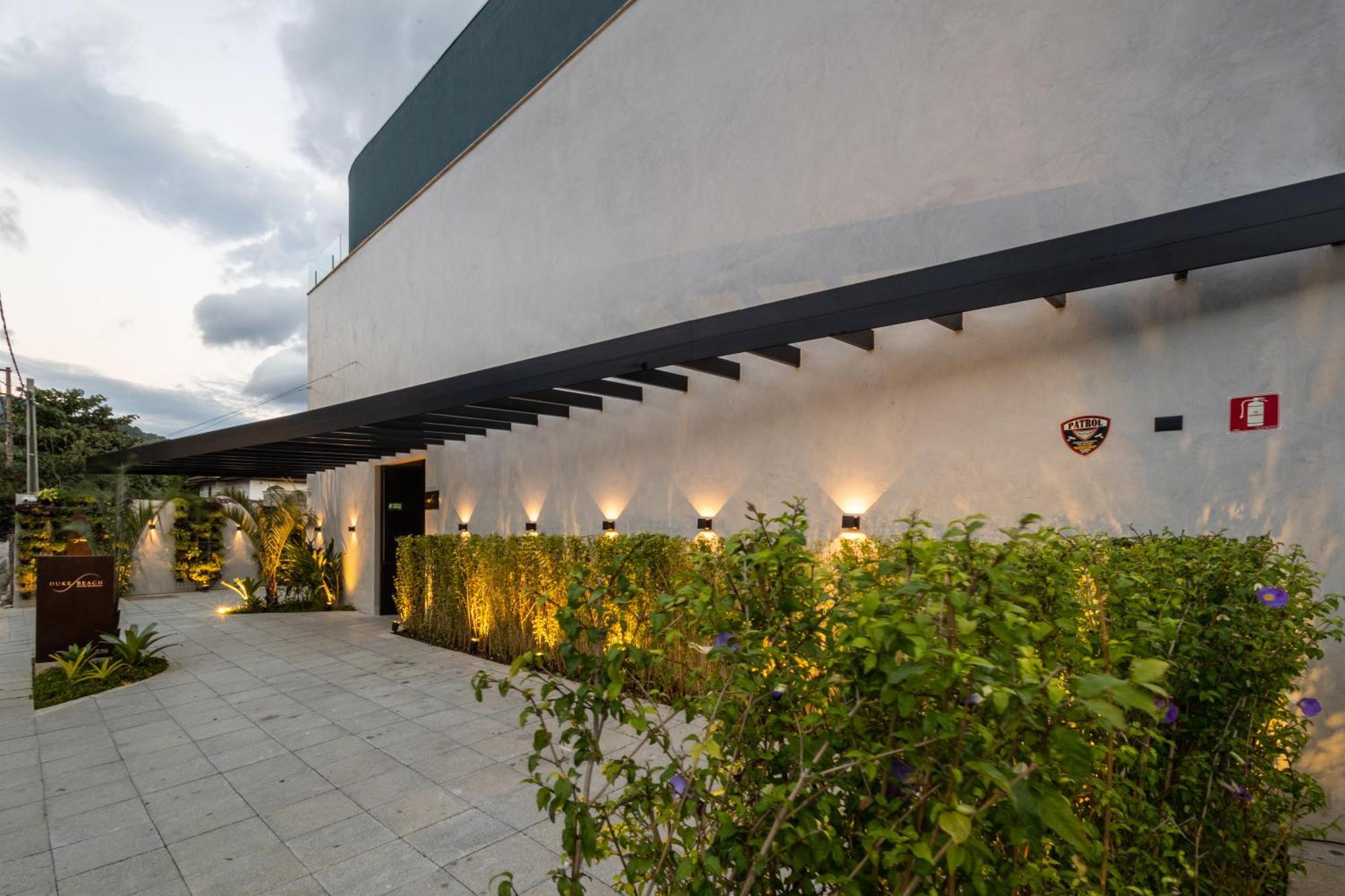 Duke Beach Hotel Маресиас Екстериор снимка