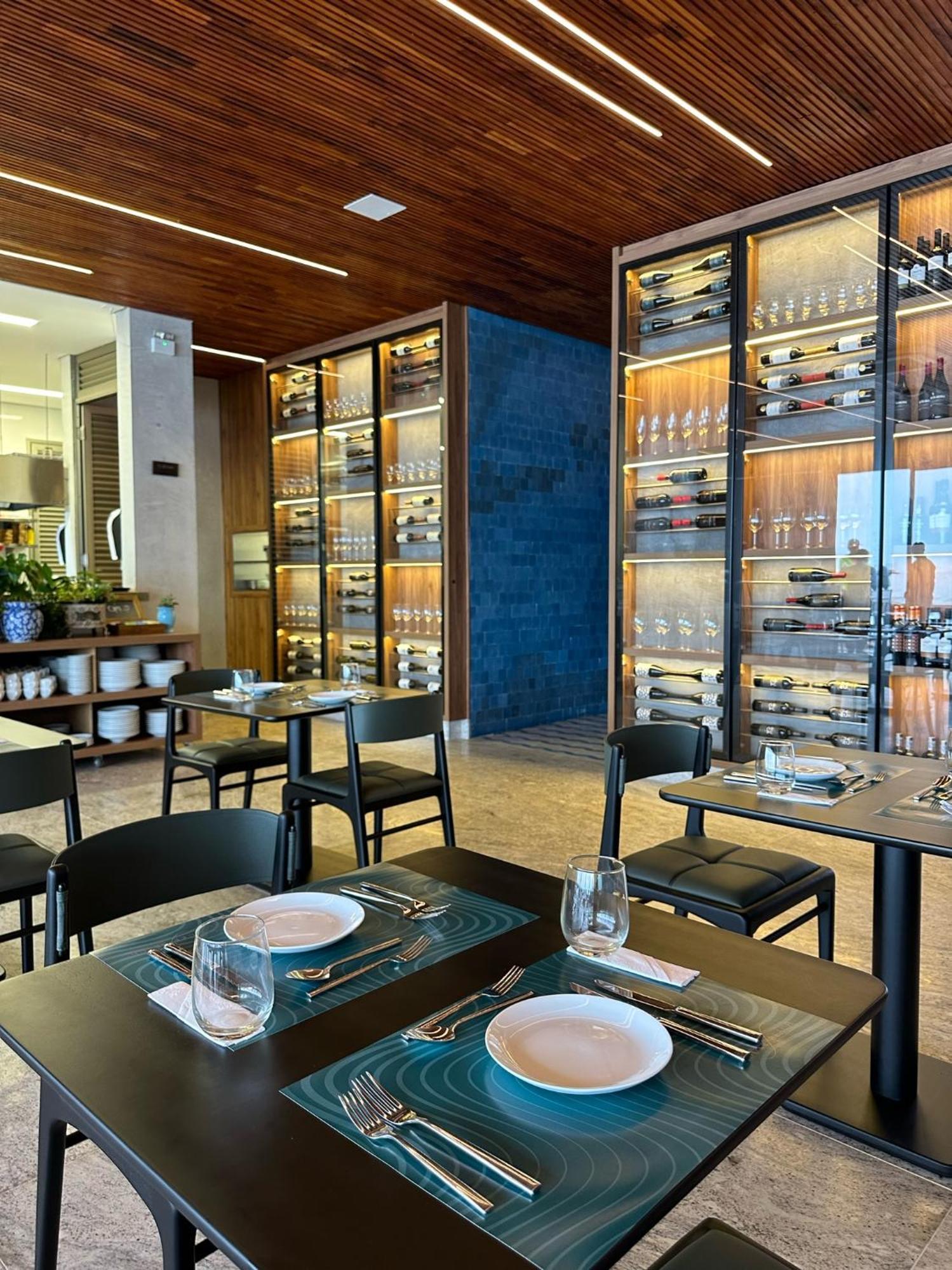 Duke Beach Hotel Маресиас Екстериор снимка