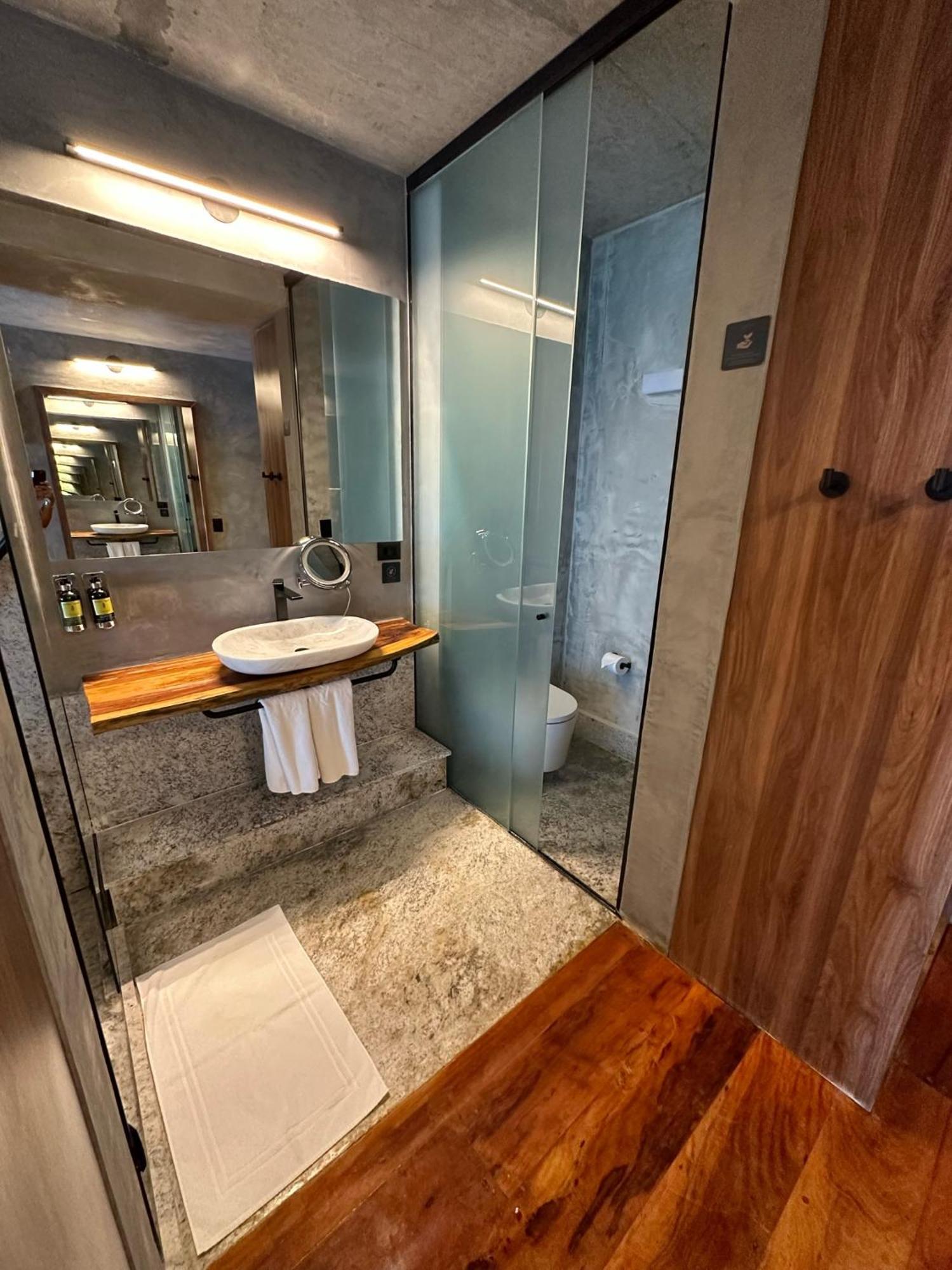 Duke Beach Hotel Маресиас Екстериор снимка