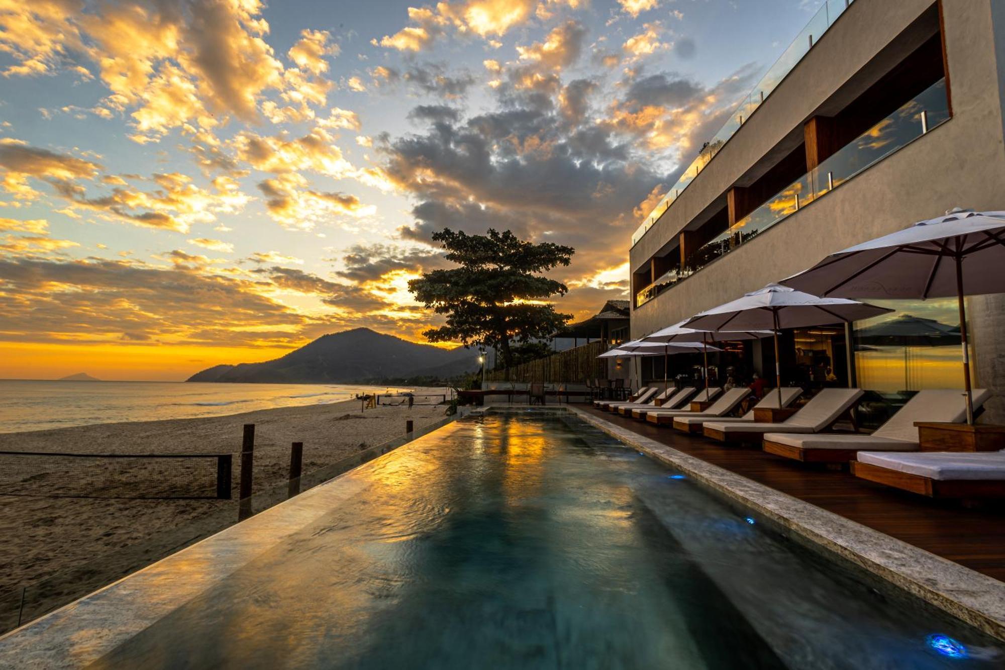Duke Beach Hotel Маресиас Екстериор снимка