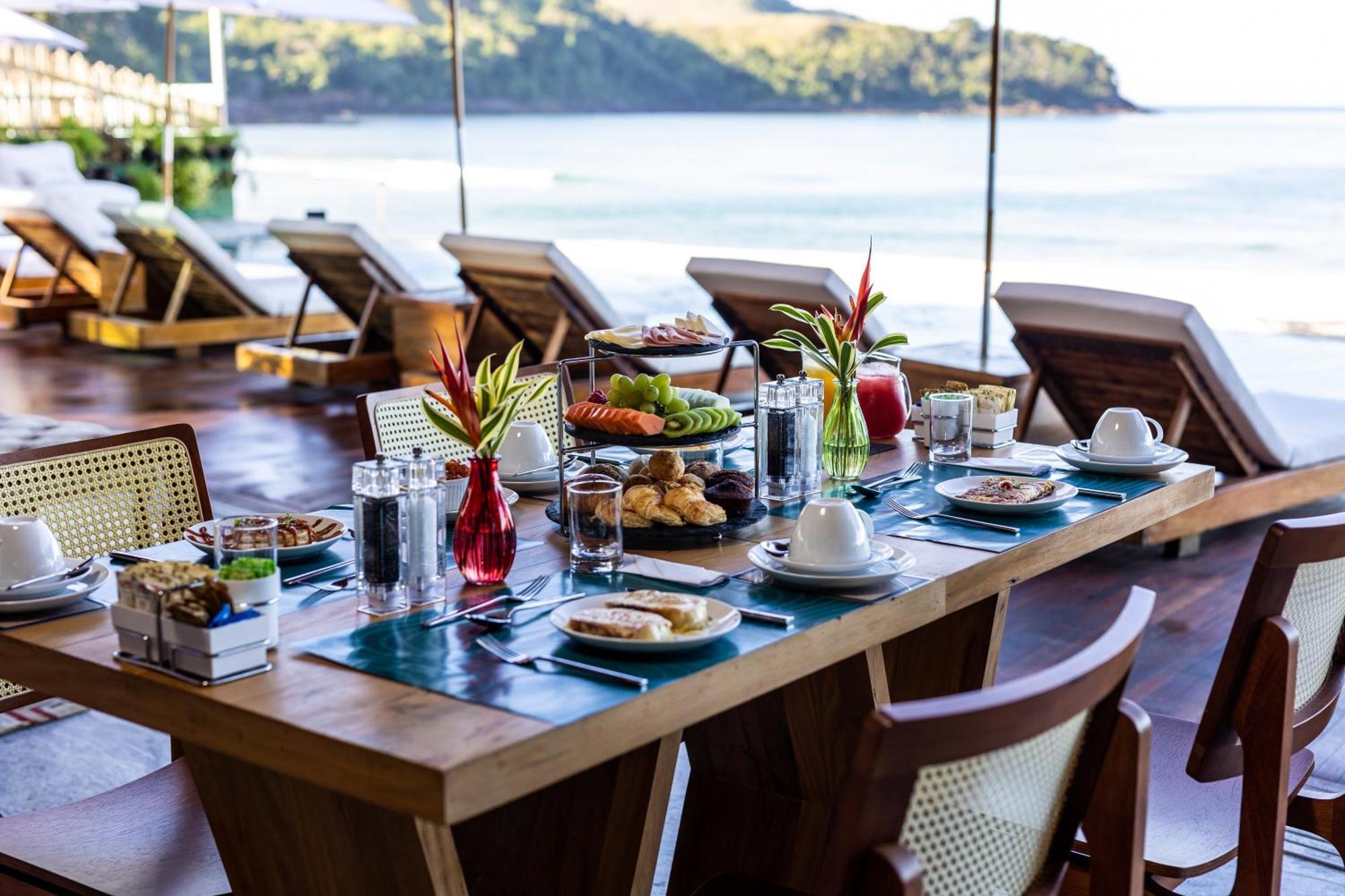 Duke Beach Hotel Маресиас Екстериор снимка