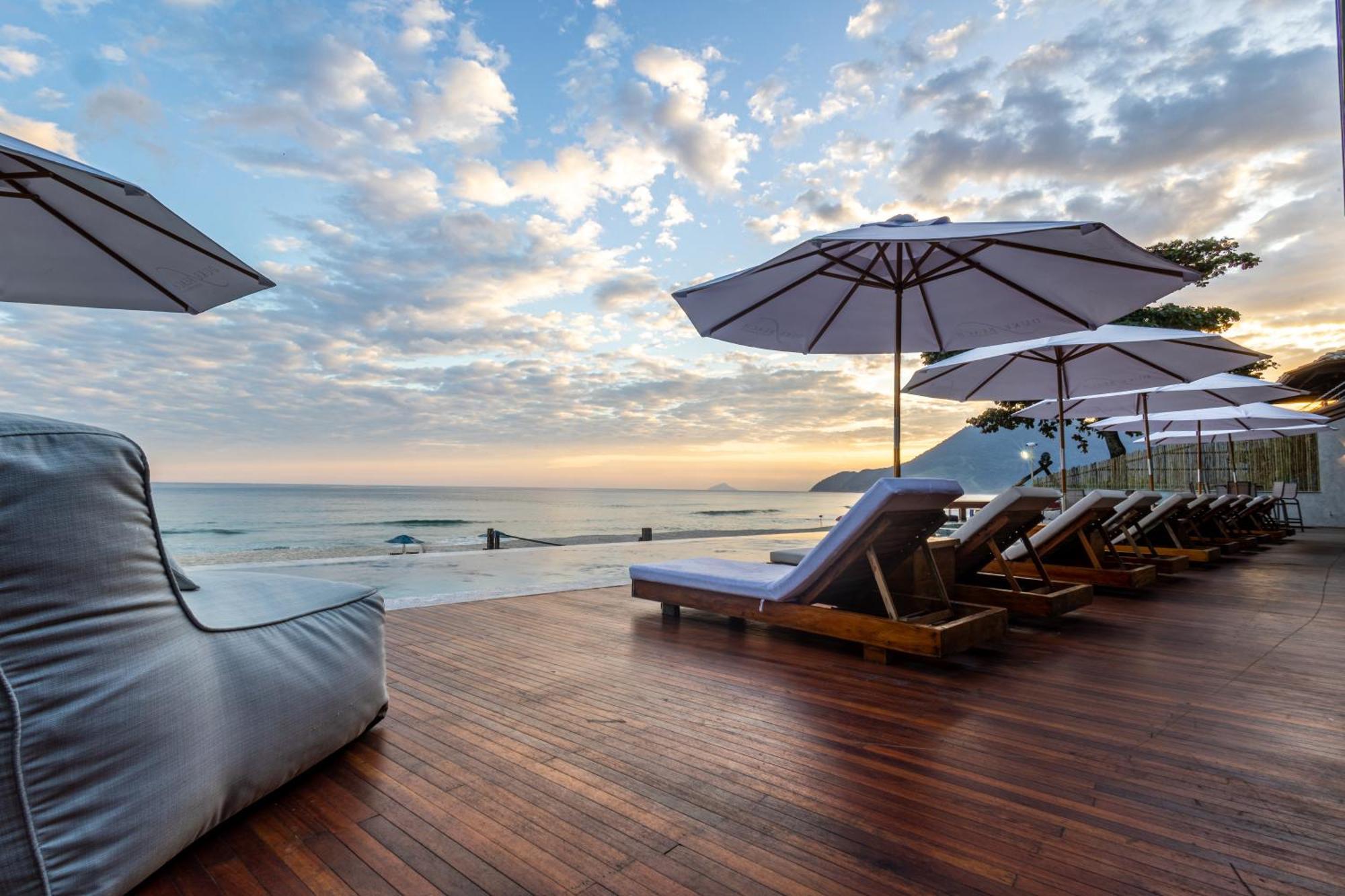 Duke Beach Hotel Маресиас Екстериор снимка