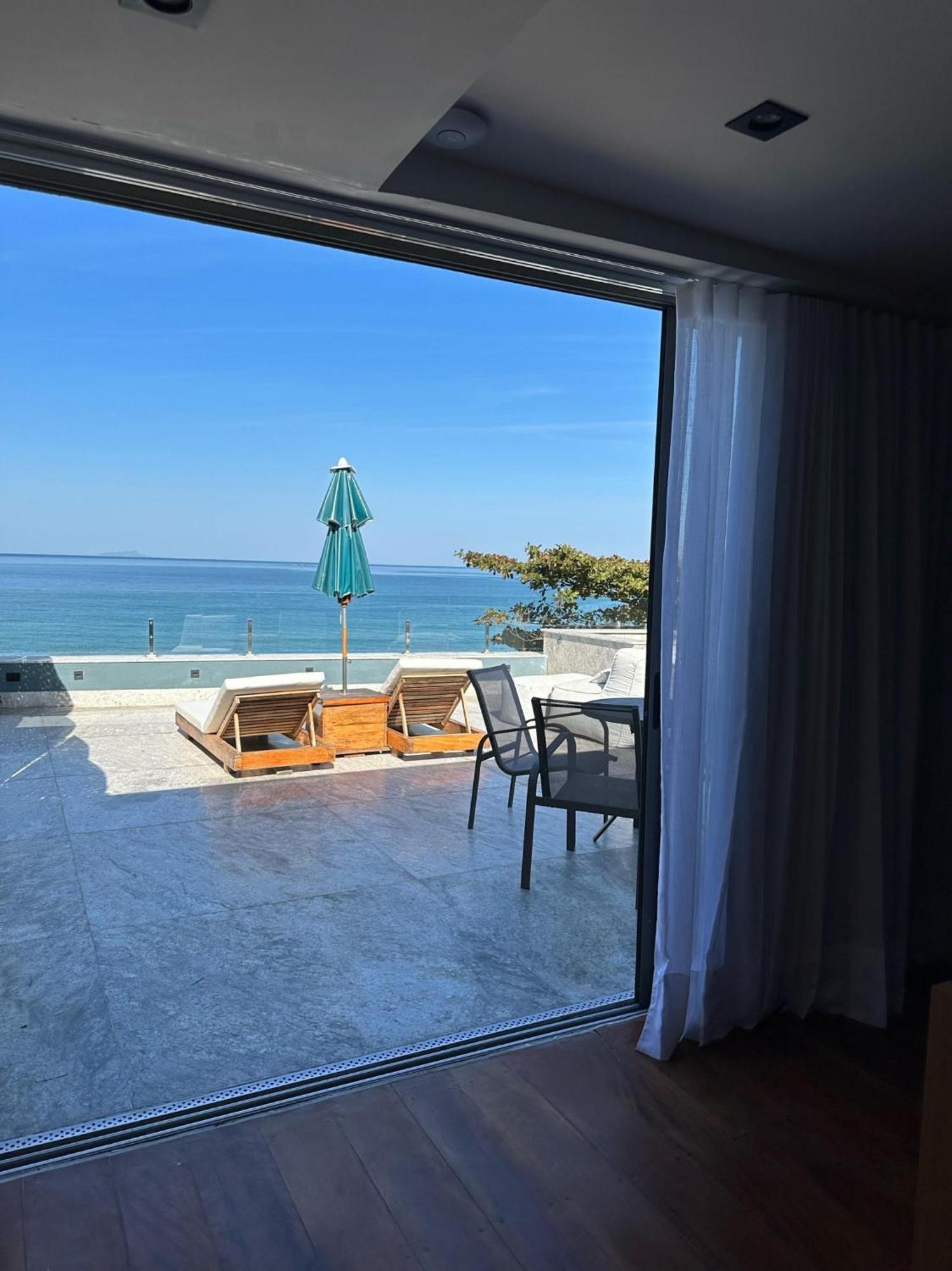 Duke Beach Hotel Маресиас Екстериор снимка