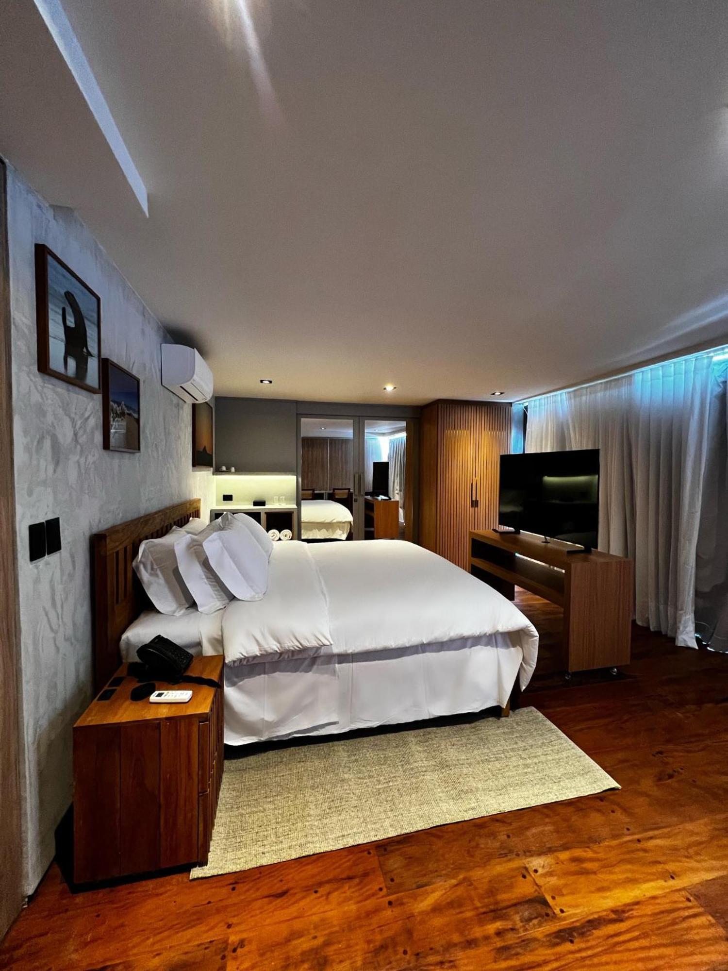 Duke Beach Hotel Маресиас Екстериор снимка