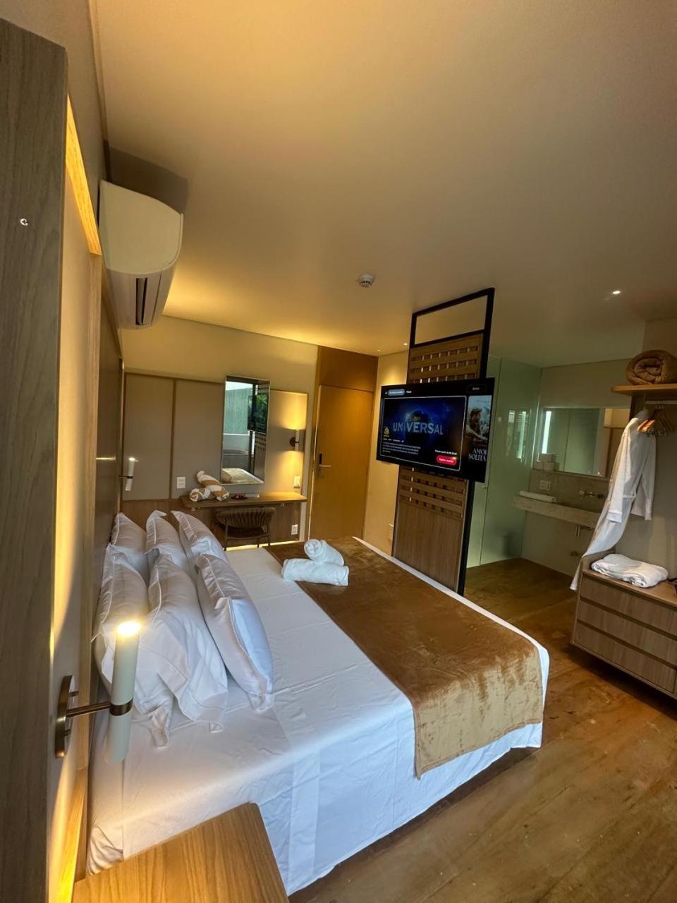 Duke Beach Hotel Маресиас Екстериор снимка
